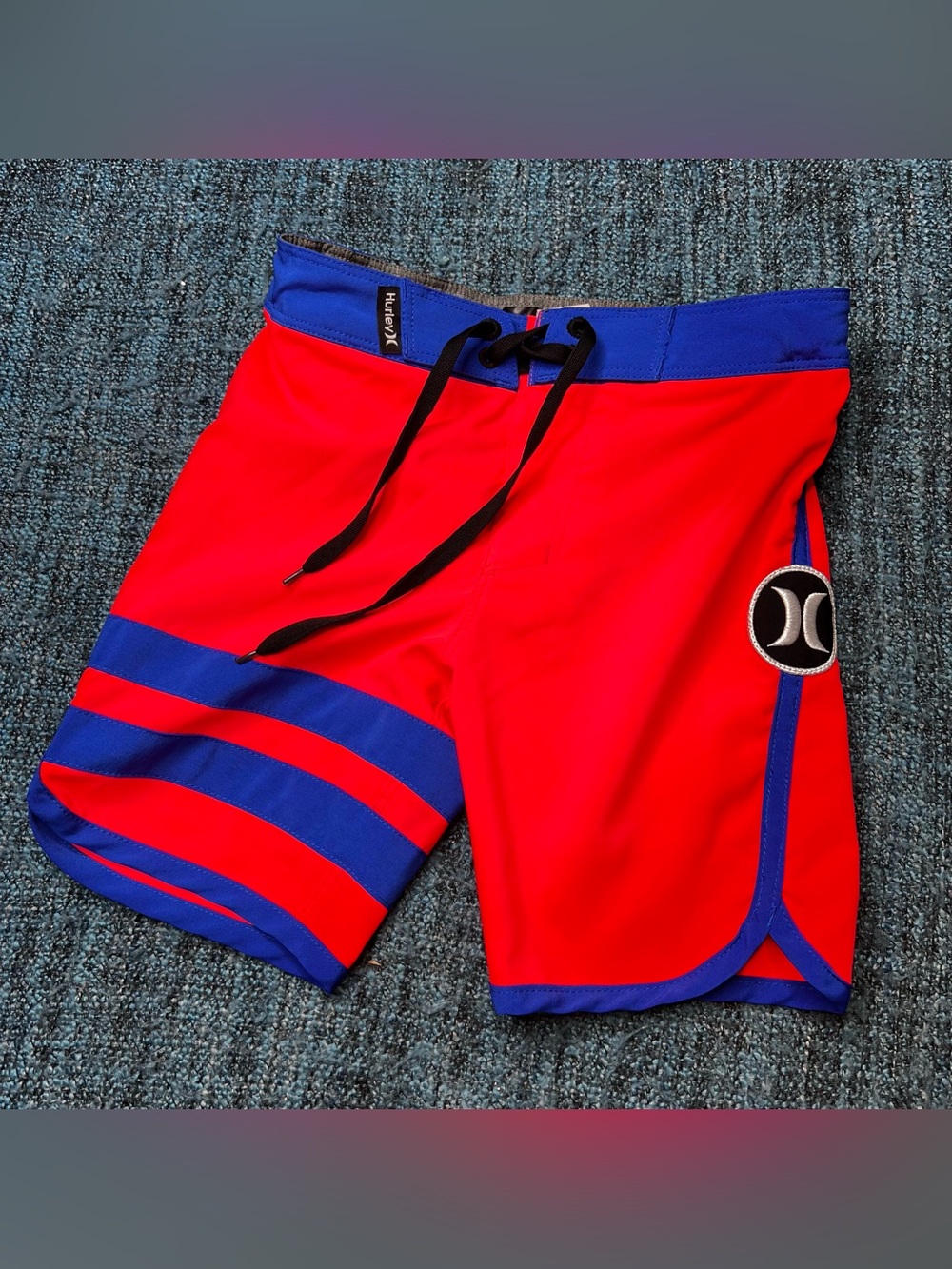Hurley Phantom Youth Boardshorts in Bright Crimson Blue Boy's Size 4 Swim Trunk